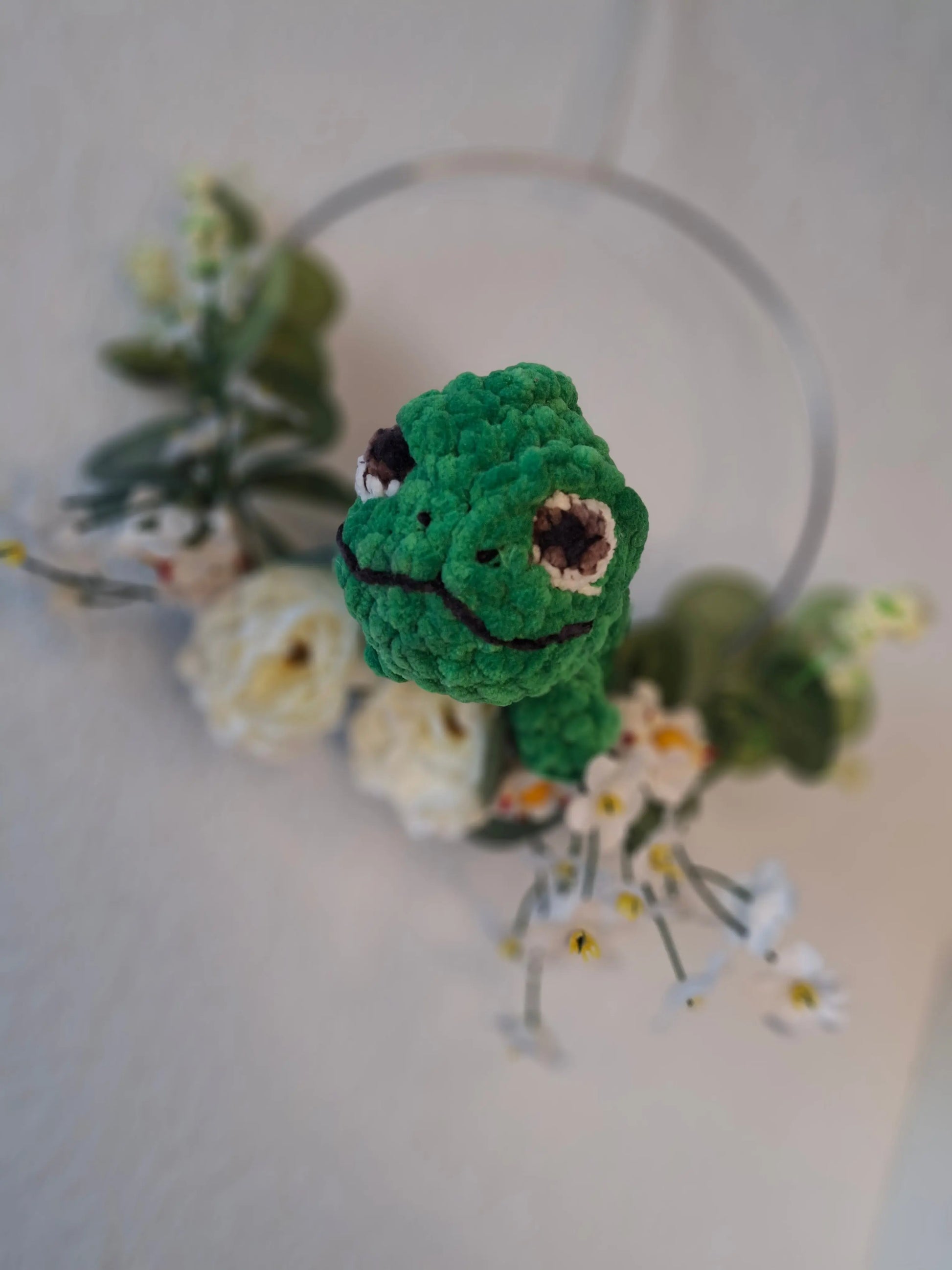 🦎✨ Adoptez Pascal, le Caméléon de Raiponce – Peluche Fait Main ! KREYOLIACROCHET