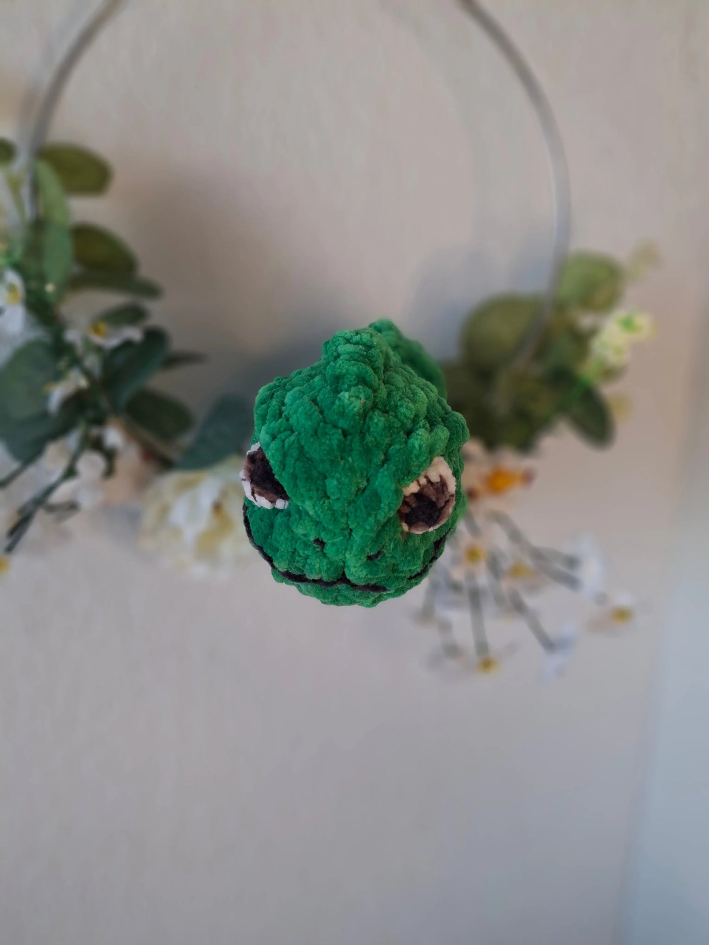 🦎✨ Adoptez Pascal, le Caméléon de Raiponce – Peluche Fait Main ! KREYOLIACROCHET
