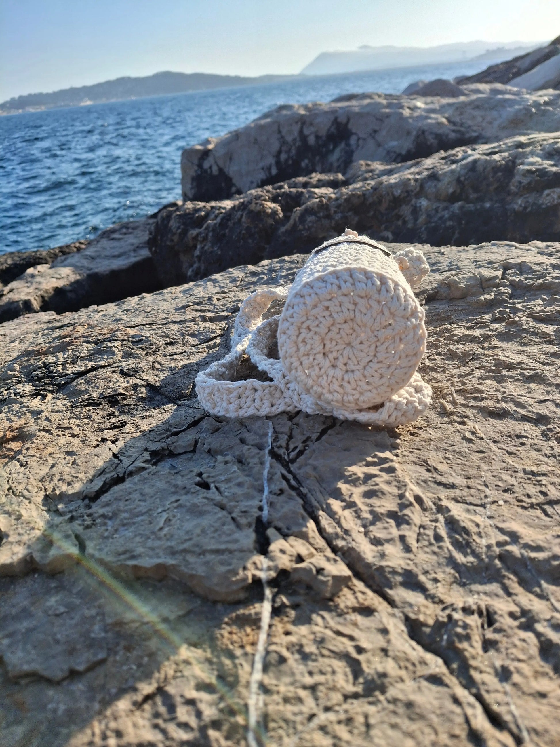 🌊 Sac à Bouteille "Coquillages" – Élégance Naturelle à Emporter KREYOLIACROCHET